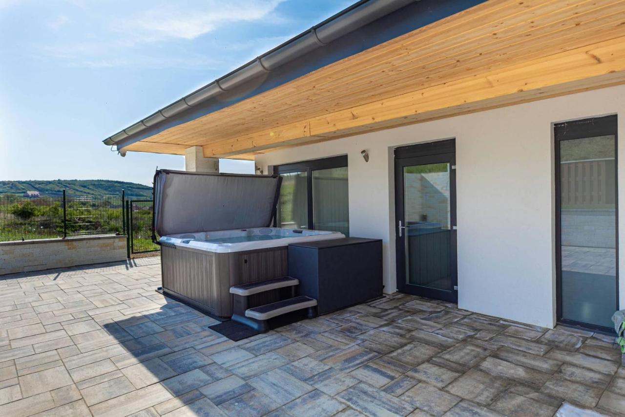 Aszuvilag Rezidencia With Sauna & Jacuzzi Legyesbenye Eksteriør billede